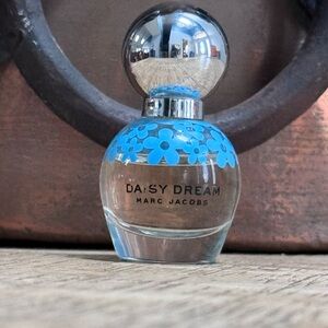Marc Jacobs Daisy Dream Perfume sample.